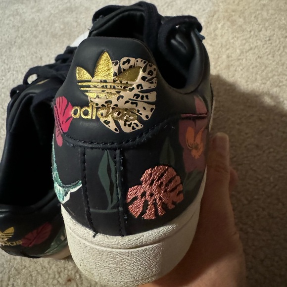 Adidas Superstar, Size 7 1/2 - Picture 2 of 4